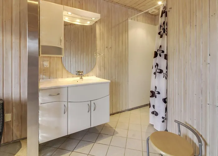 Reidar - 1km From The Sea By Interhome