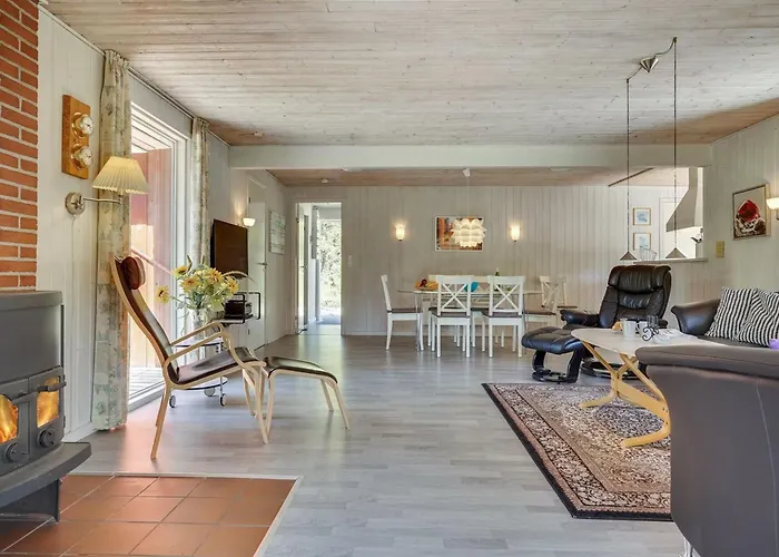 Reidar - 1km From The Sea By Interhome