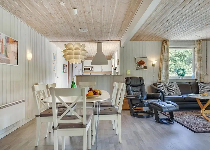 Reidar - 1km From The Sea By Interhome